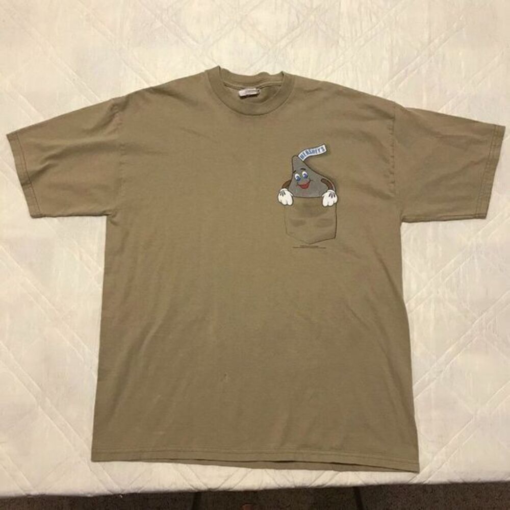 Hershey's Kiss in fake pocket Jerzees brown T shirt‎ large